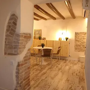 Appartement Petra -old With Terrace And Barbecue-